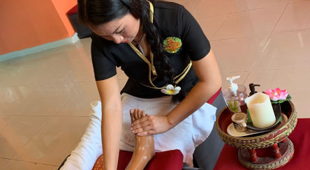 Massage Los Cristianos, Sak Thong Thai Massage and Therapy Tenerife - Foot Reflexology Massage